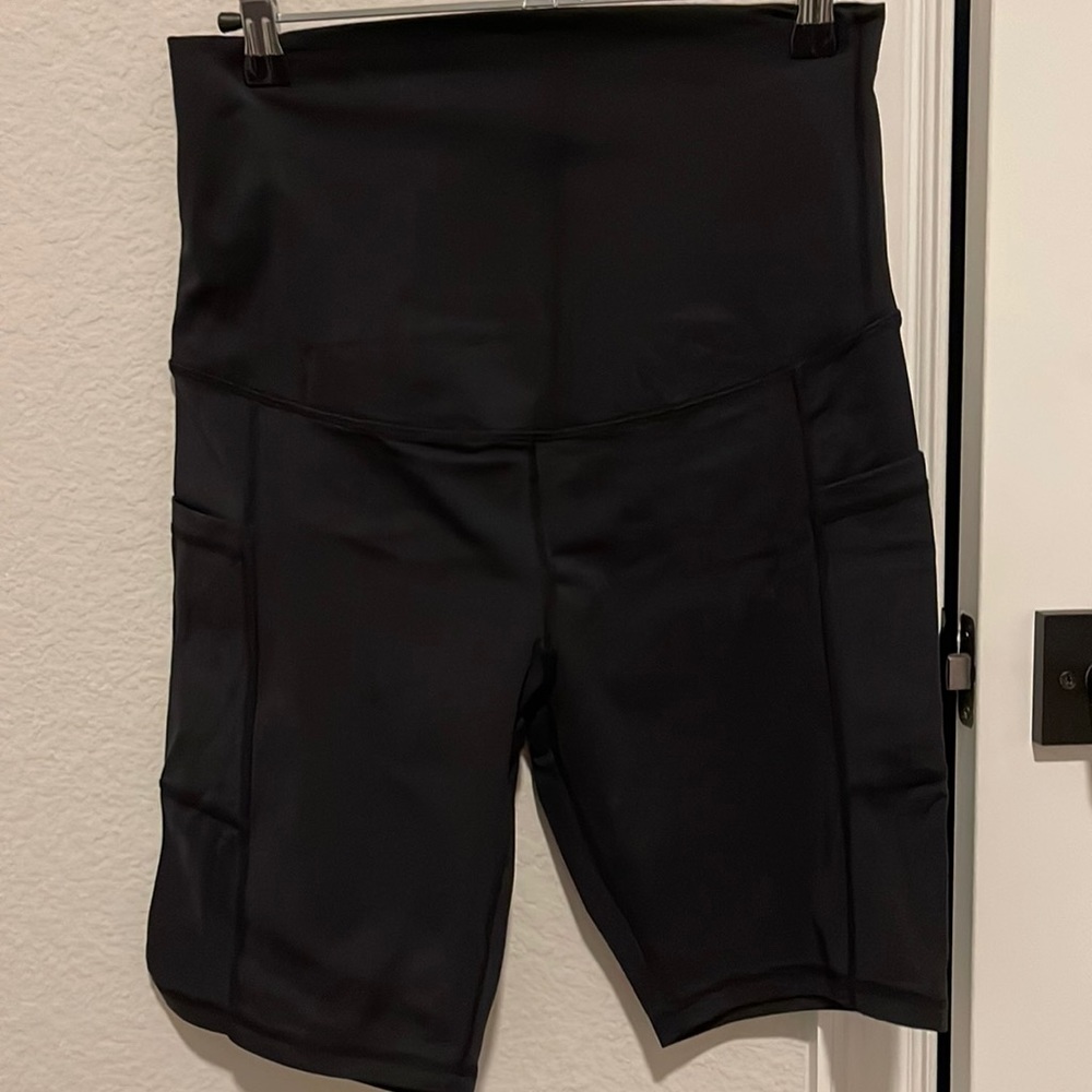 Maternity biker shorts